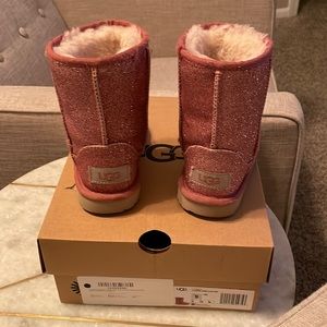 UGG boots (authentic), toddler girl size 9